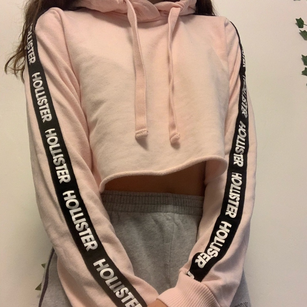 Pink Cropped Sweater Hollister tee